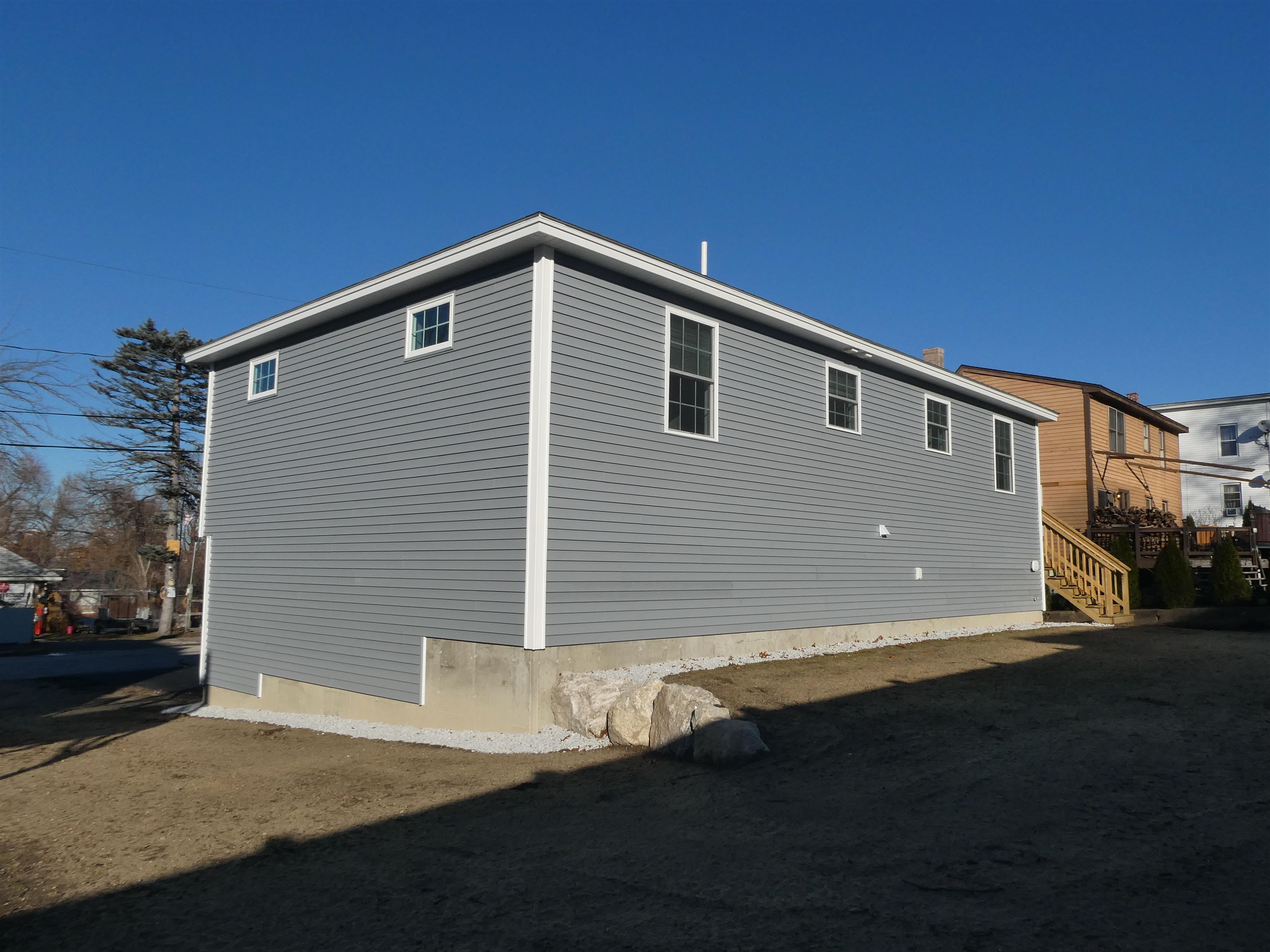 106 West Hillcrest Avenue Manchester, NH 03103 - Photo 23 of 24