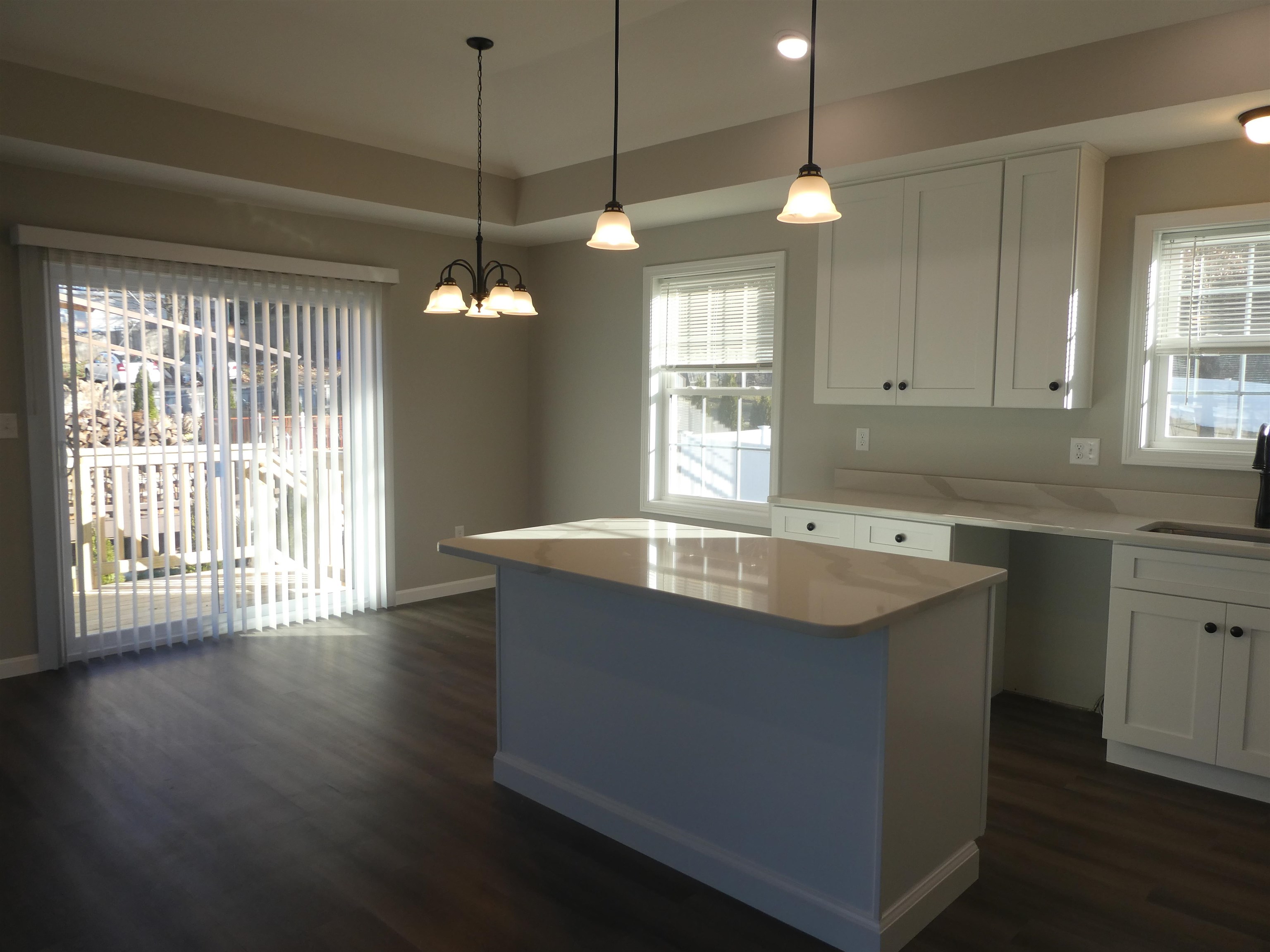 106 West Hillcrest Avenue Manchester, NH 03103 - Photo 6 of 24