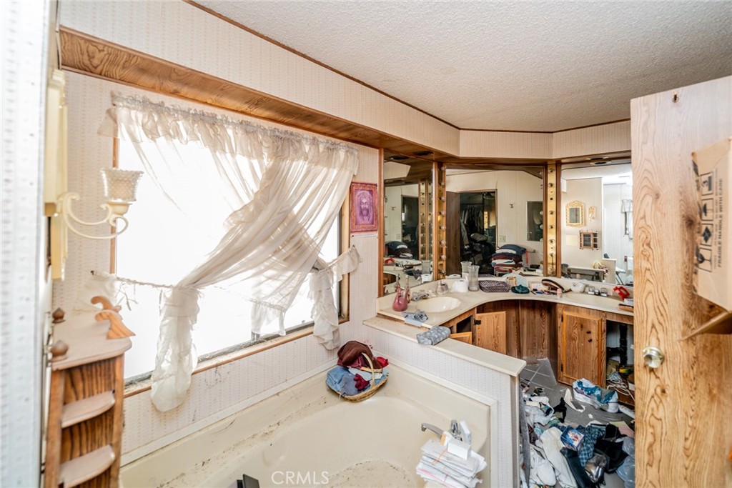 19384 El Rivino Road Bloomington, CA 92316 - Photo 19 of 31 Gallery Image 19
