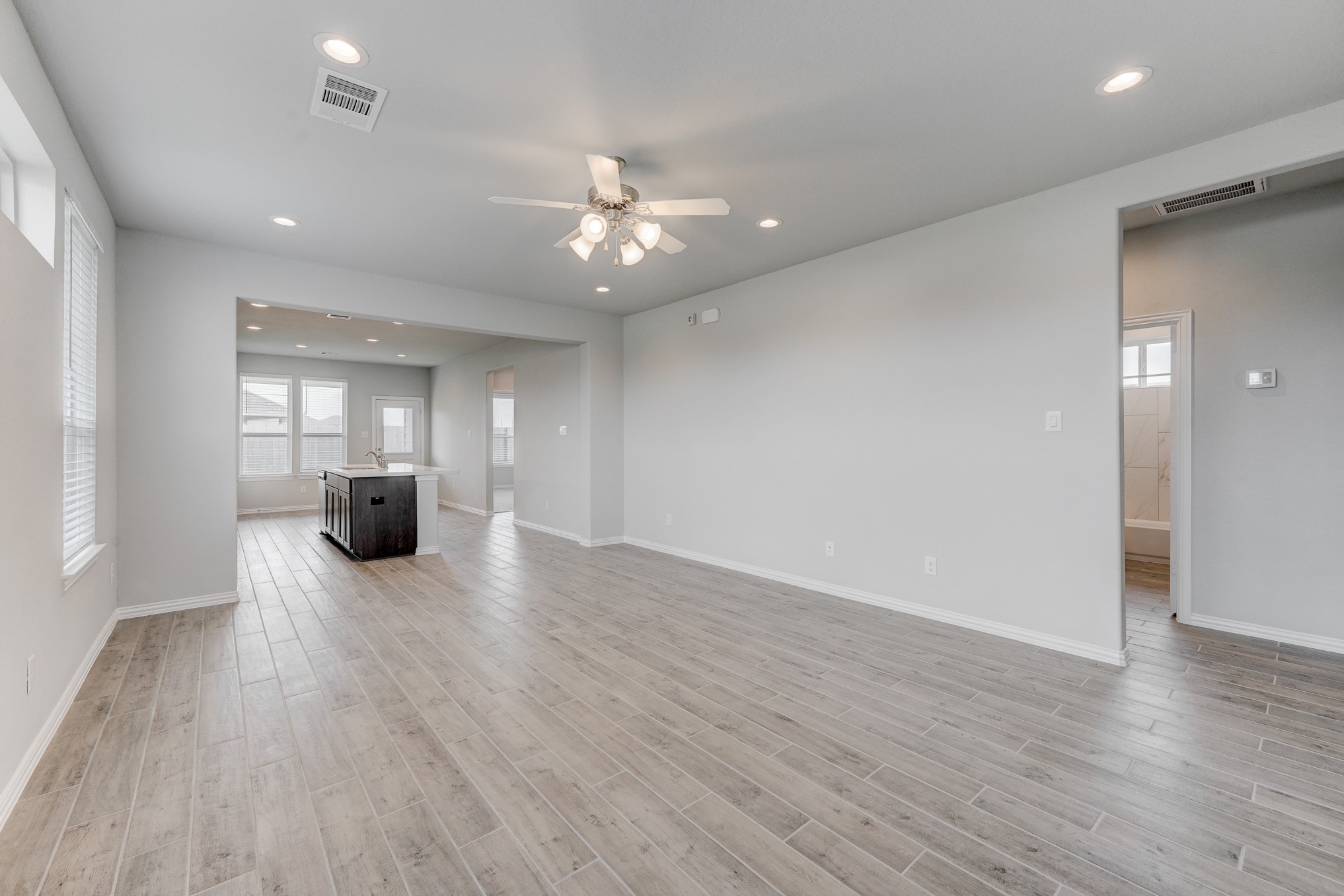 10505 Stone Peak Drive Rosharon, TX 77583 - Photo 5 of 29 Open concept kitchen & living