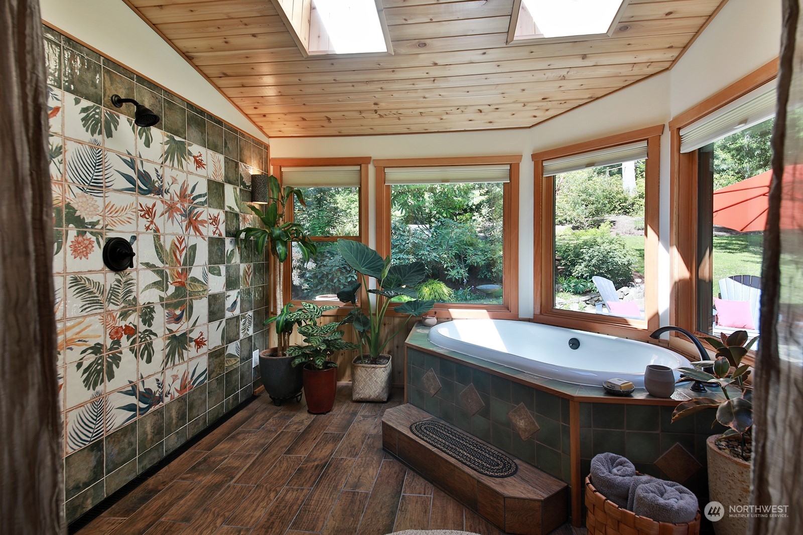 5120 Ribbit Road Langley, WA 98260 - Photo 23 of 40 a very nice looking room with a large window