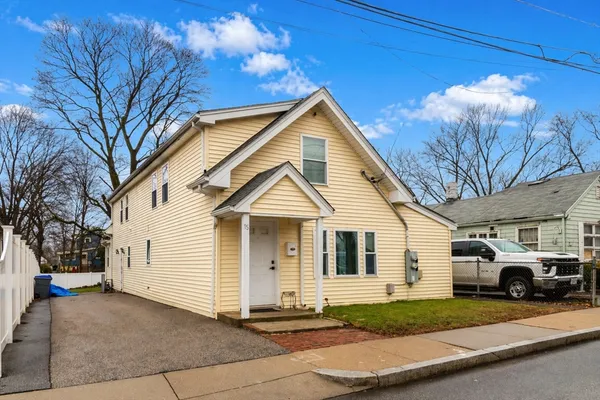 $2,500 | 15 Buckingham Street, Unit 2, Boston, MA 02136