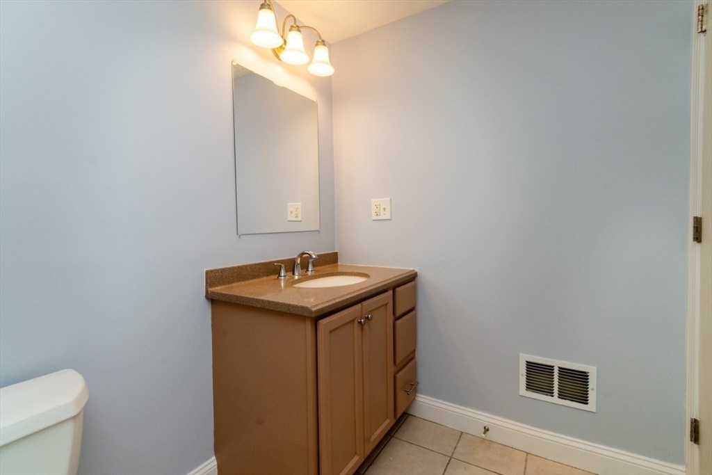 15 Buckingham Street, Unit 2 Boston, MA 02136 - Photo 16 of 38