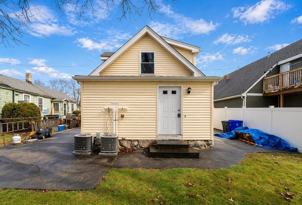 15 Buckingham Street, Unit 2 Boston, MA 02136 - Photo 32 of 38