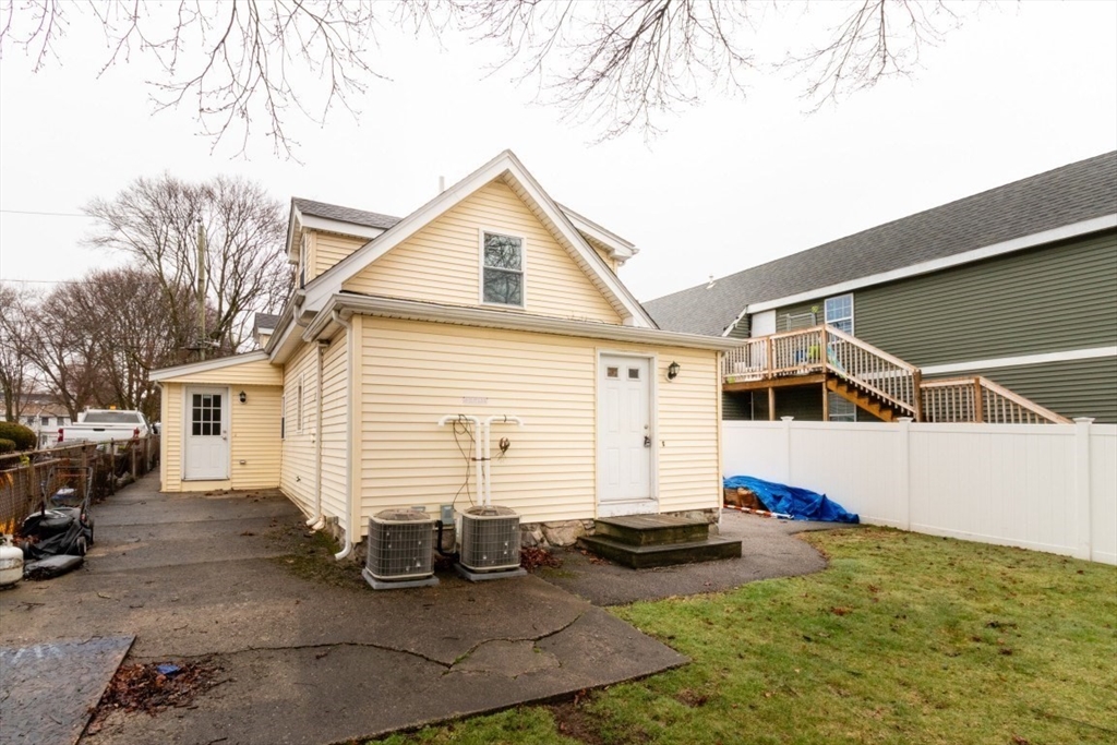 15 Buckingham Street, Unit 2 Boston, MA 02136 - Photo 35 of 38