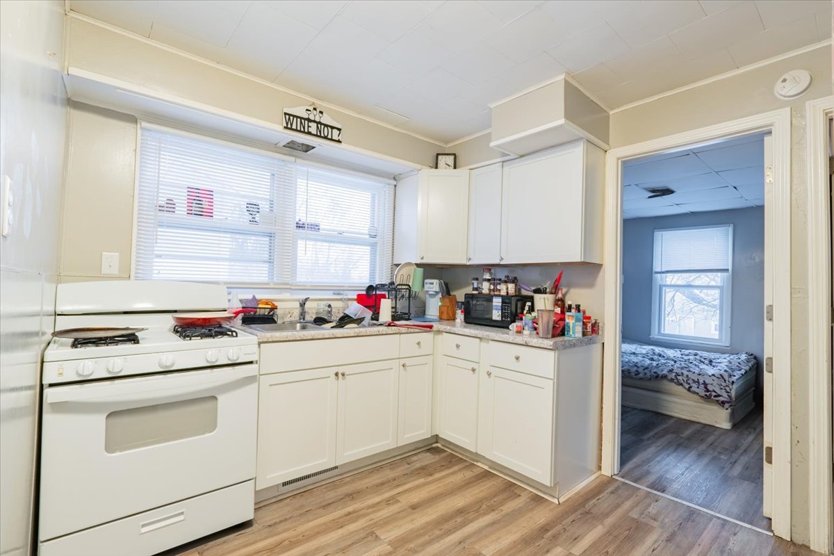 1003 West Jackson Street Bloomington, IL 61701 - Photo 6 of 23