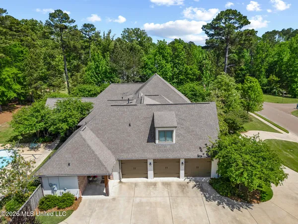 $1,197,000 | 260 Hidden Oaks Drive, Ridgeland, MS 39157