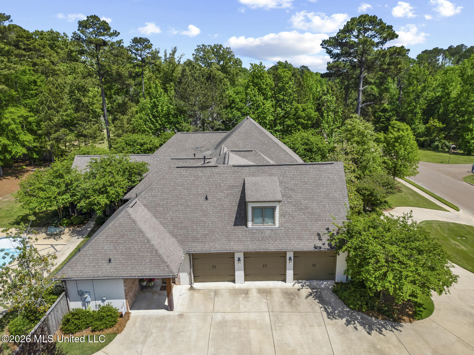 260 Hidden Oaks Drive Ridgeland, MS 39157 - Photo 5 of 72 260 Hidden Oaks drone-3
