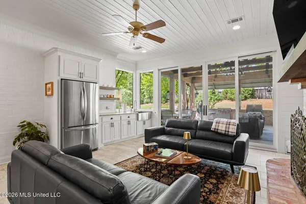 $1,197,000 | 260 Hidden Oaks Drive, Ridgeland, MS 39157