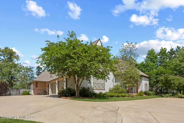 $1,197,000 | 260 Hidden Oaks Drive, Ridgeland, MS 39157