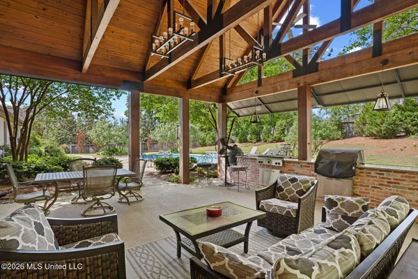 $1,197,000 | 260 Hidden Oaks Drive, Ridgeland, MS 39157