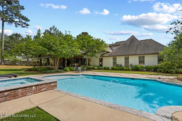$1,197,000 | 260 Hidden Oaks Drive, Ridgeland, MS 39157