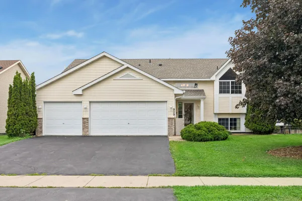 $475,000 | 909 Basenji Curve, Shakopee, MN 55379
