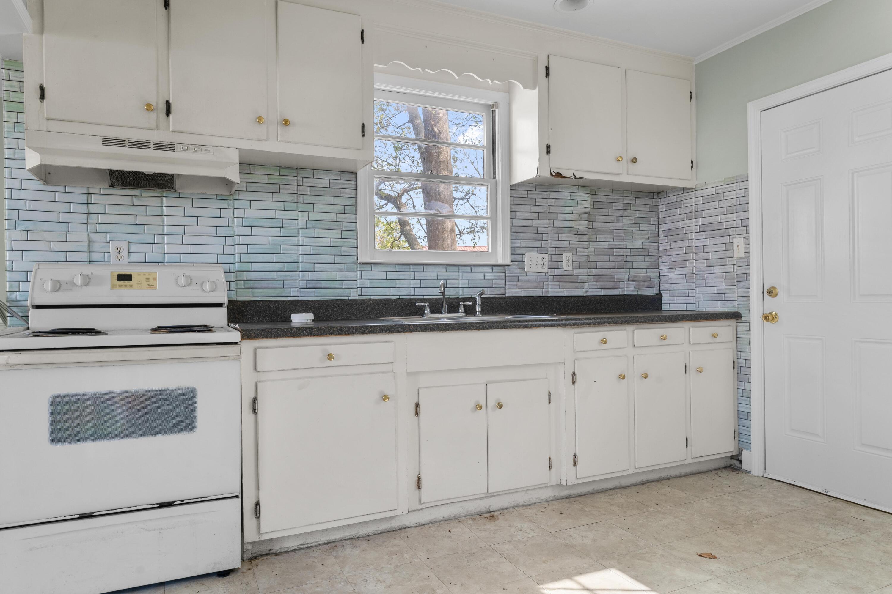 1069 Chestnut Street Orangeburg, SC 29115 - Photo 10 of 20 IMG_6715