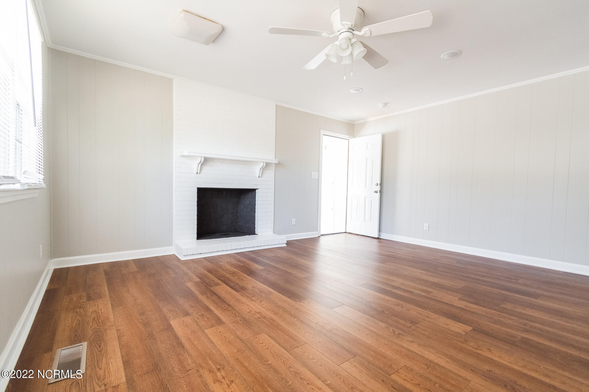 466 Happy Valley Road Elizabethtown, NC 28337 - Photo 17 of 30 Den