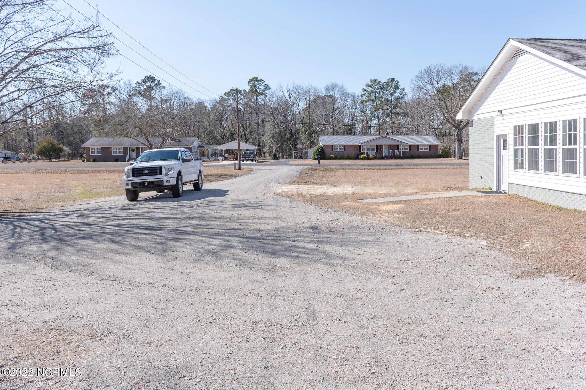 466 Happy Valley Road Elizabethtown, NC 28337 - Photo 2 of 30 Driveway