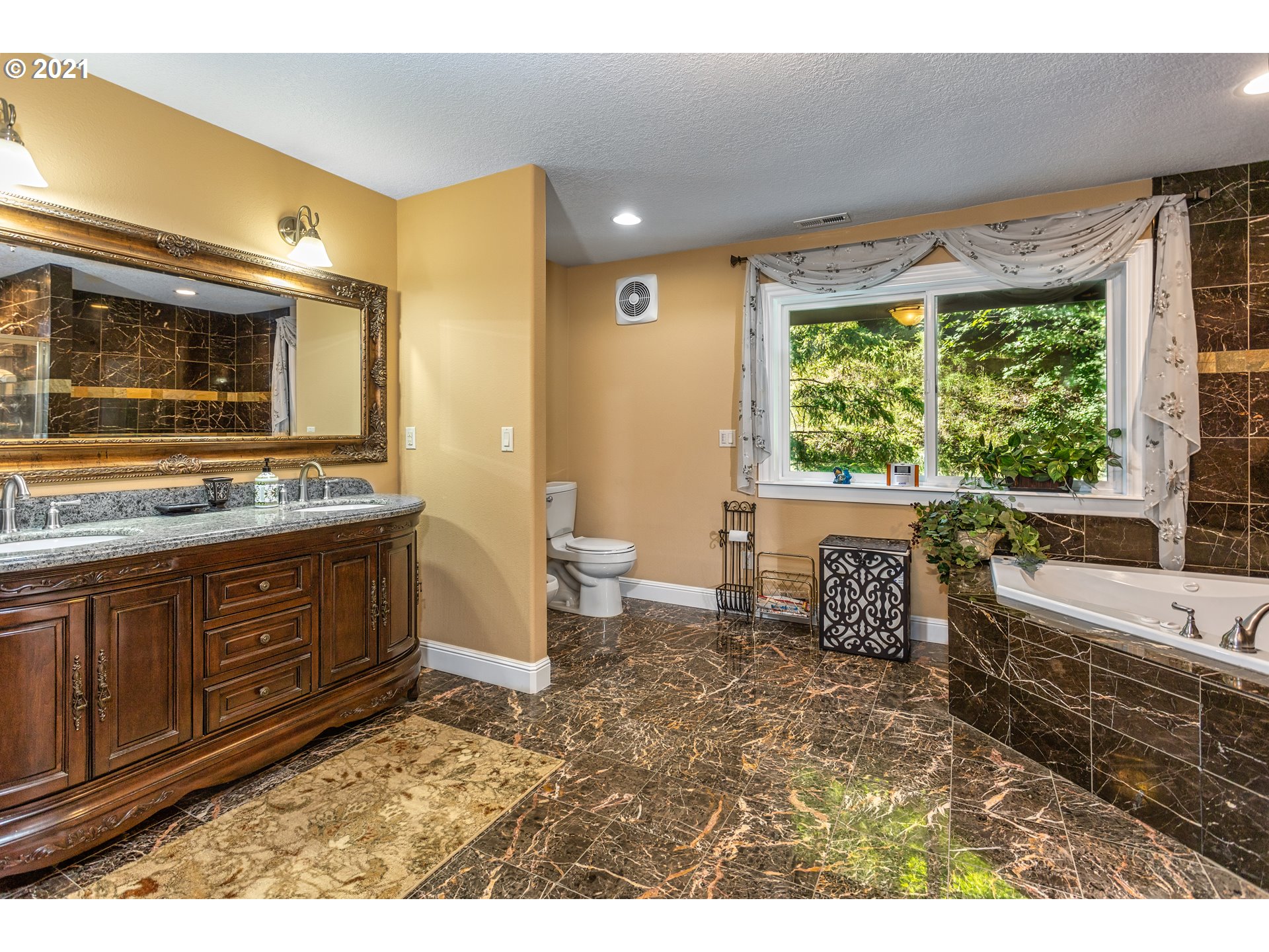 15383 South Graves Road Mulino, OR 97042 - Photo 12 of 32 Attached Bathroom