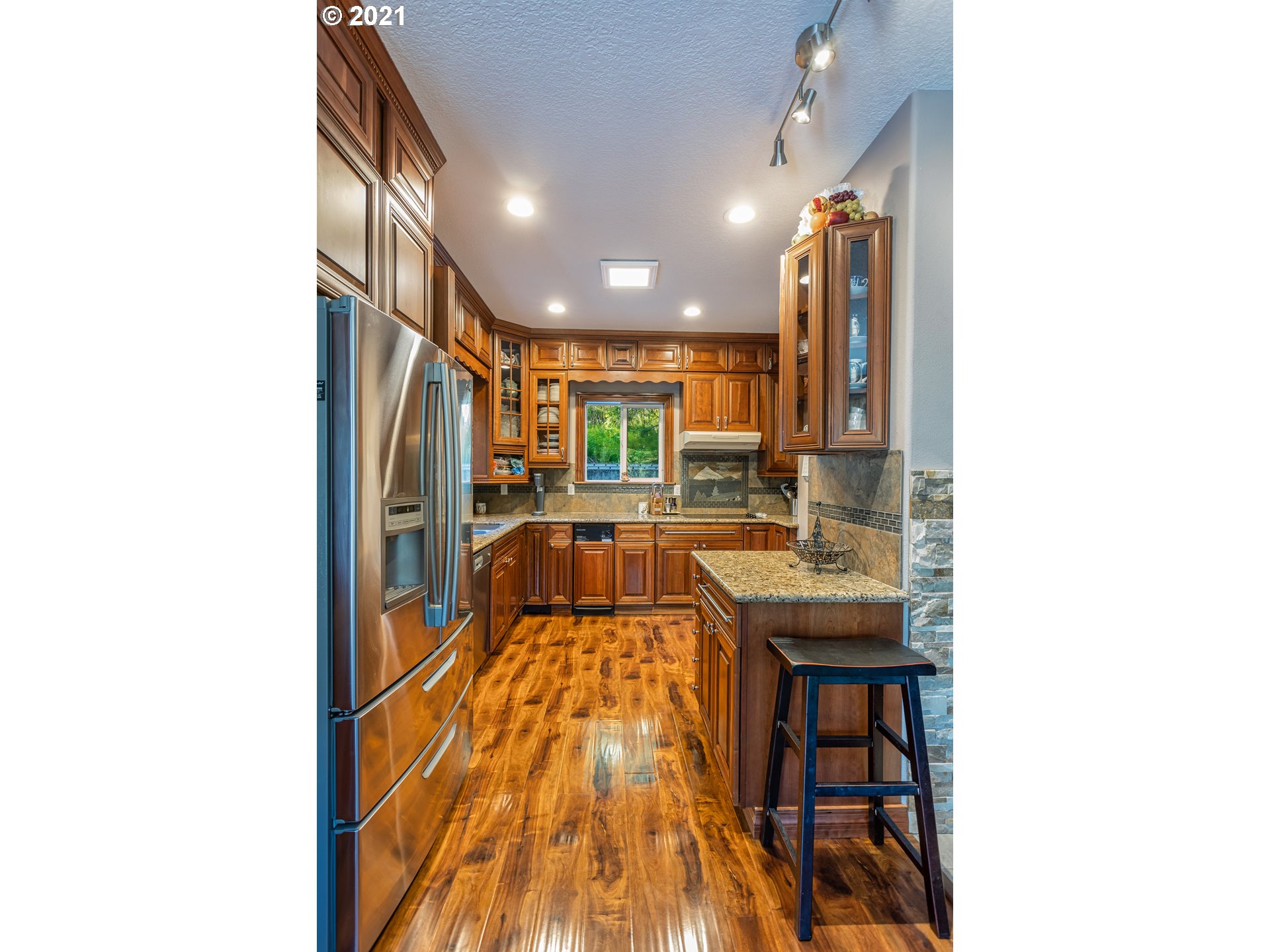 15383 South Graves Road Mulino, OR 97042 - Photo 4 of 32 Kitchen/Dining Room