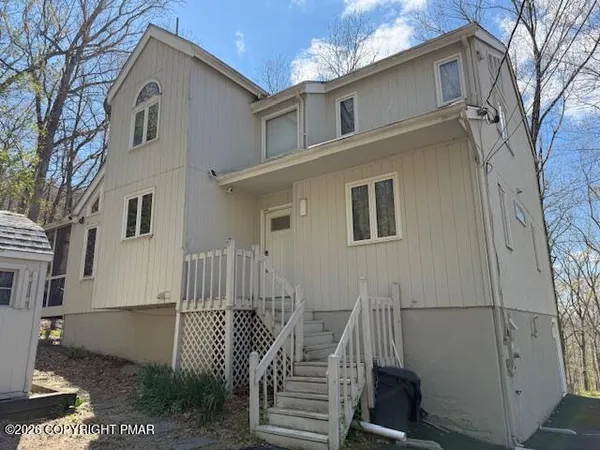 $349,900 | 197 Radcliff Road, Bushkill, PA 18324