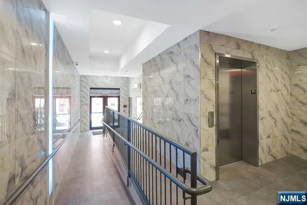 $2,500 | 545 39th Street, Unit 406, Union City, NJ 07087