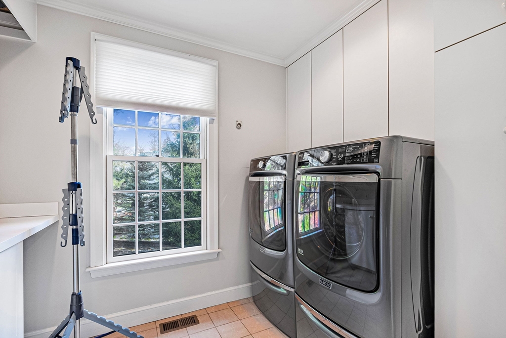 11 Wachusett Road Wellesley, MA 02481 - Photo 13 of 37