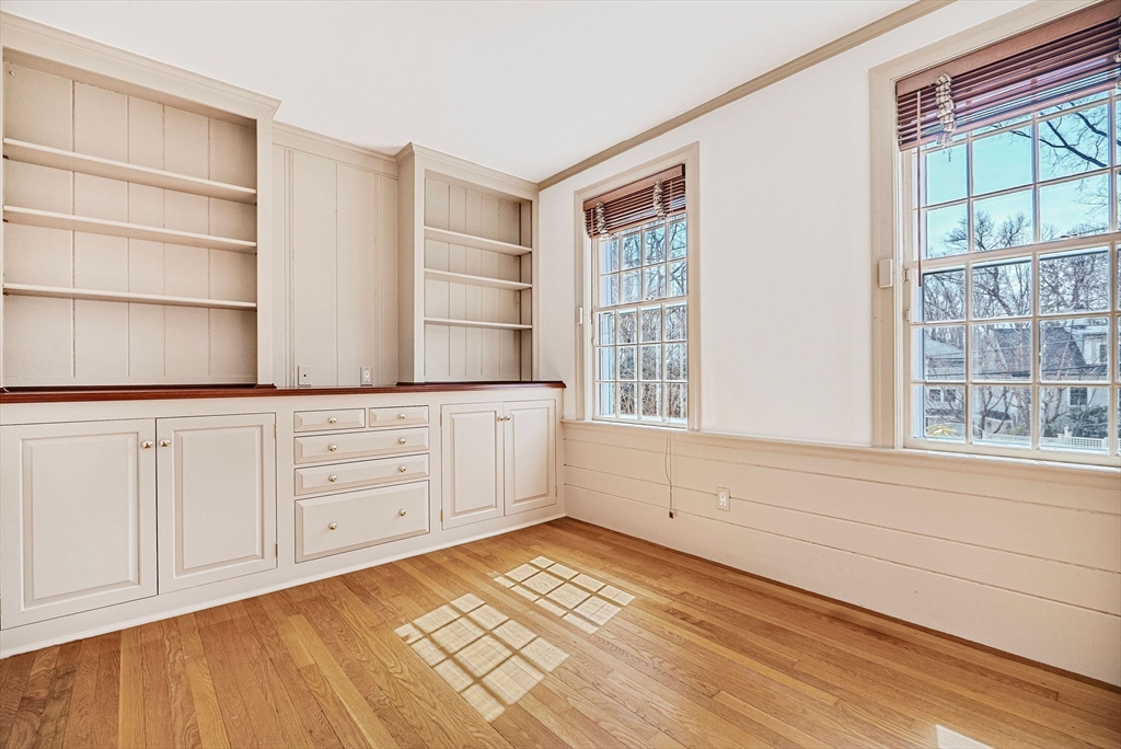 11 Wachusett Road Wellesley, MA 02481 - Photo 16 of 37