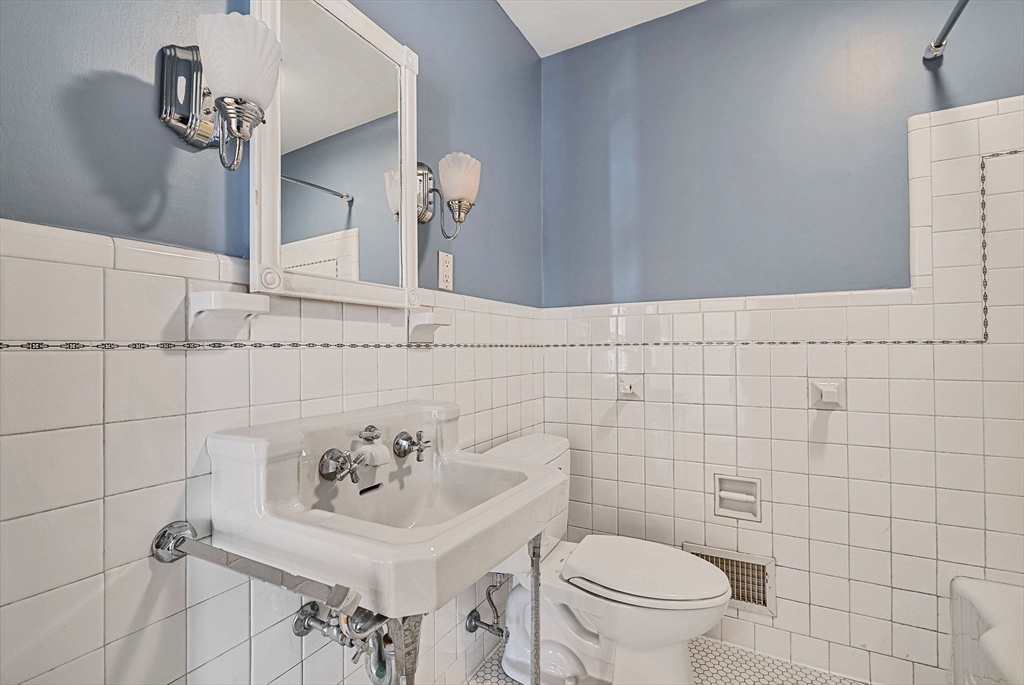 11 Wachusett Road Wellesley, MA 02481 - Photo 31 of 37