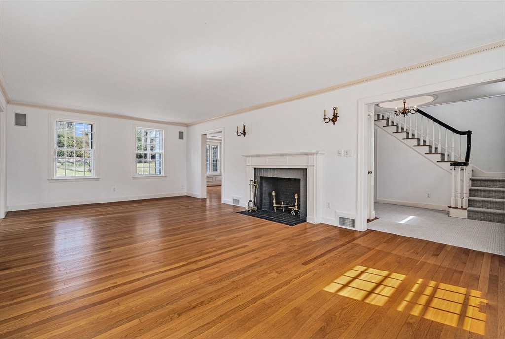 11 Wachusett Road Wellesley, MA 02481 - Photo 4 of 37