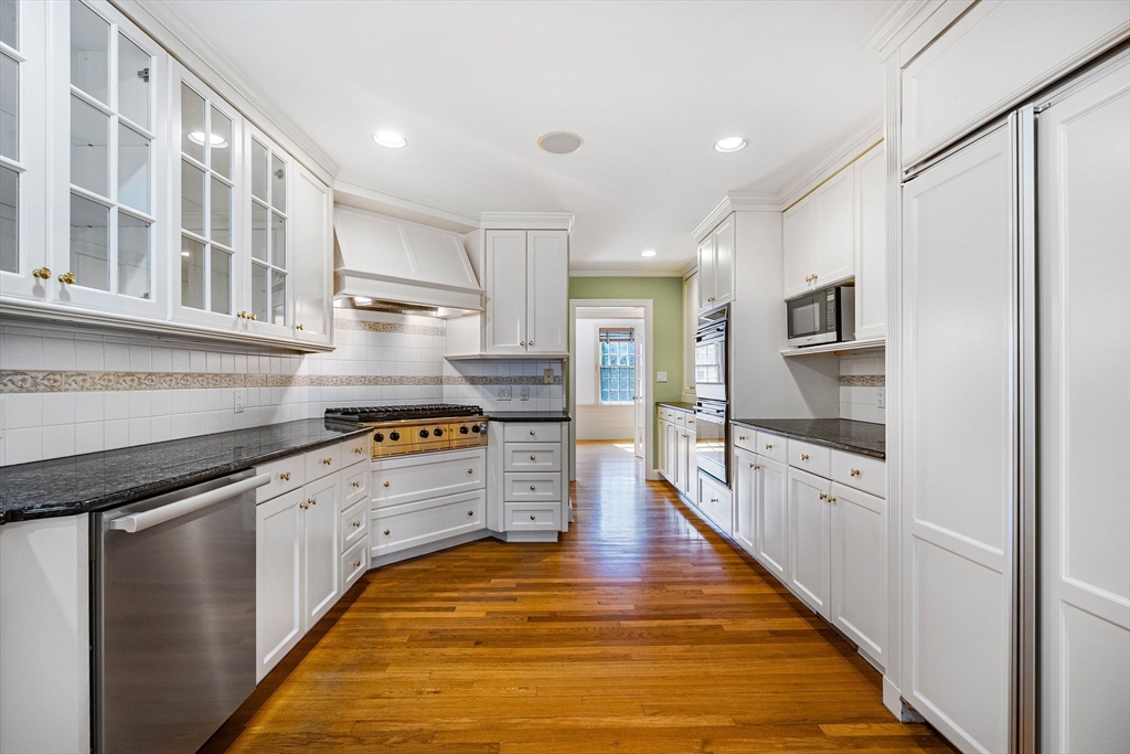 11 Wachusett Road Wellesley, MA 02481 - Photo 8 of 37