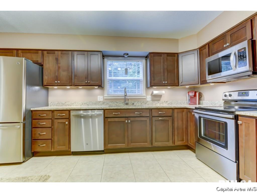 6 Royal Road Springfield, IL 62702 - Photo 8 of 25