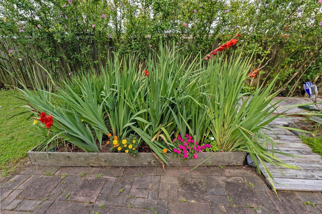1769 Audrey Road Columbus, OH 43224 - Photo 28 of 32 Lots of flowers
