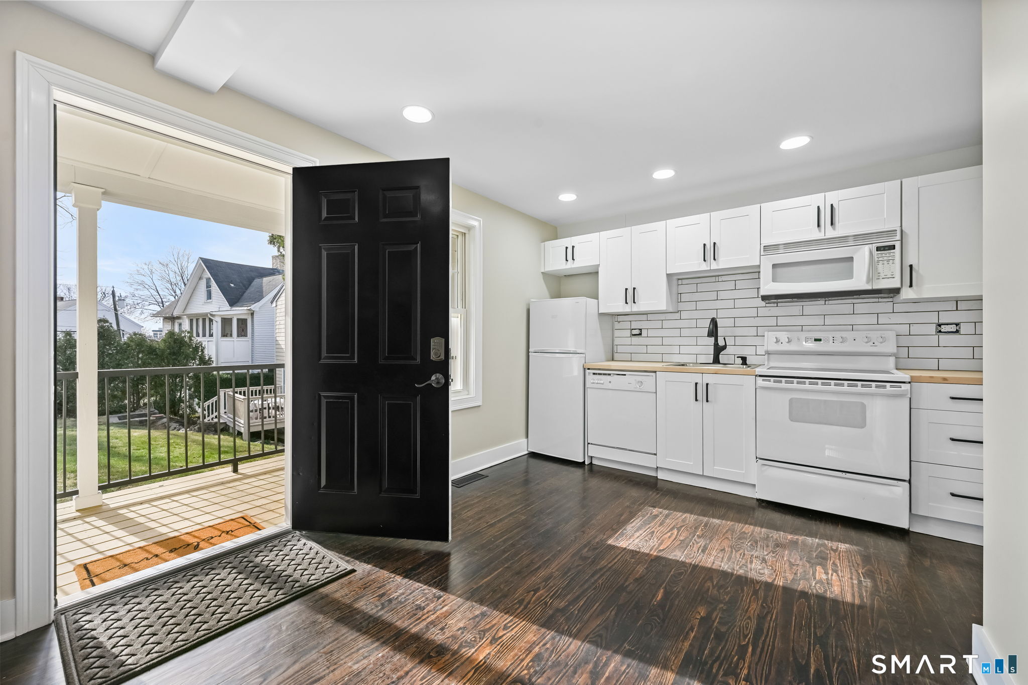 2 Sherman Avenue, Unit COTTAGE Greenwich, CT 06830 - Photo 3 of 20