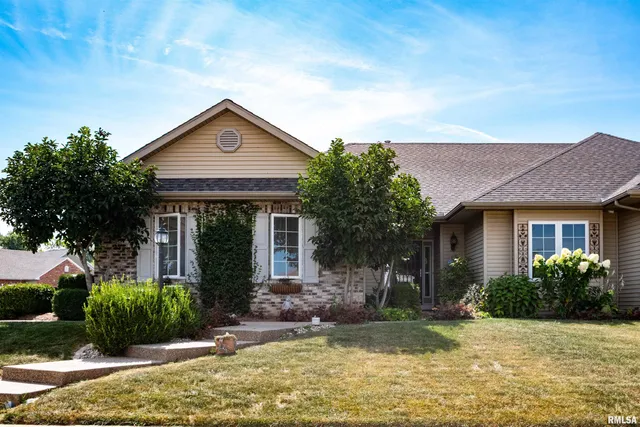 $297,500 | 403 Prairie Springs Drive, Chillicothe, IL 61523