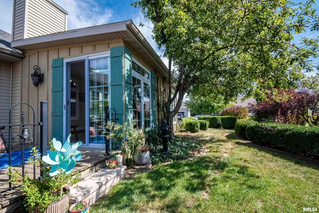 $297,500 | 403 Prairie Springs Drive, Chillicothe, IL 61523