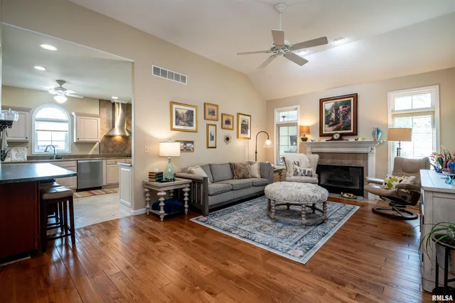 $297,500 | 403 Prairie Springs Drive, Chillicothe, IL 61523