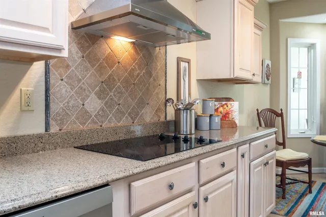 $297,500 | 403 Prairie Springs Drive, Chillicothe, IL 61523