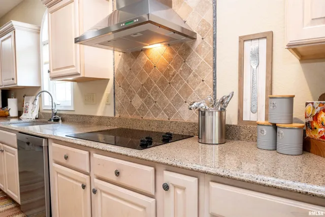 $297,500 | 403 Prairie Springs Drive, Chillicothe, IL 61523