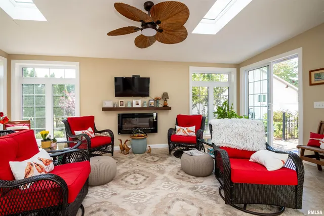 $297,500 | 403 Prairie Springs Drive, Chillicothe, IL 61523