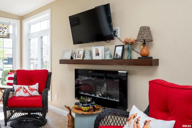 $297,500 | 403 Prairie Springs Drive, Chillicothe, IL 61523