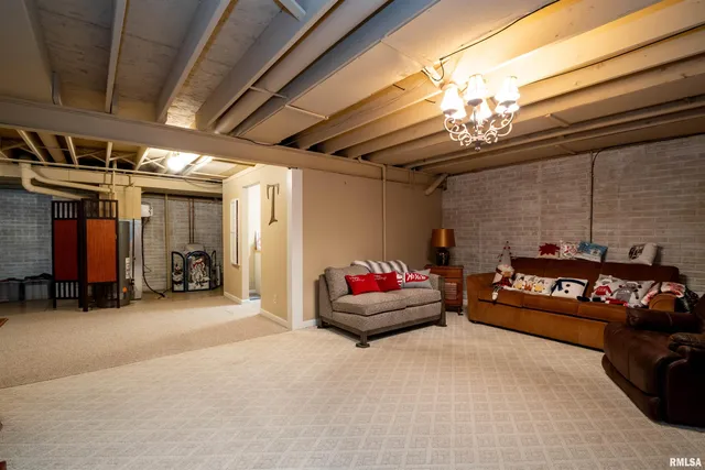 $297,500 | 403 Prairie Springs Drive, Chillicothe, IL 61523