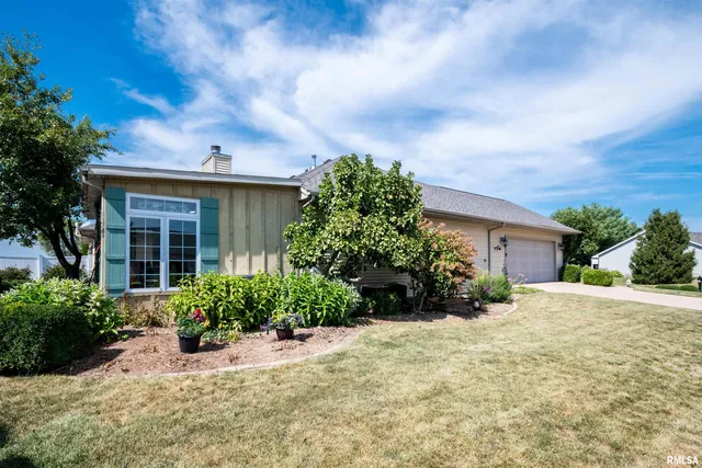 $297,500 | 403 Prairie Springs Drive, Chillicothe, IL 61523