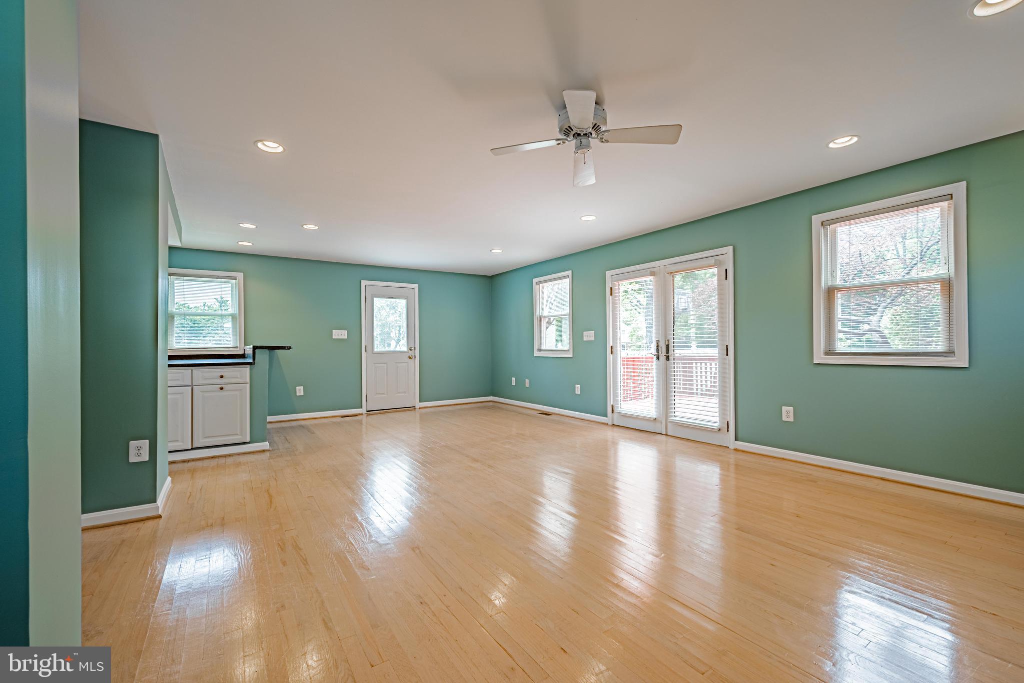 1509 Moffet Road Silver Spring, MD 20903 - Photo 9 of 44