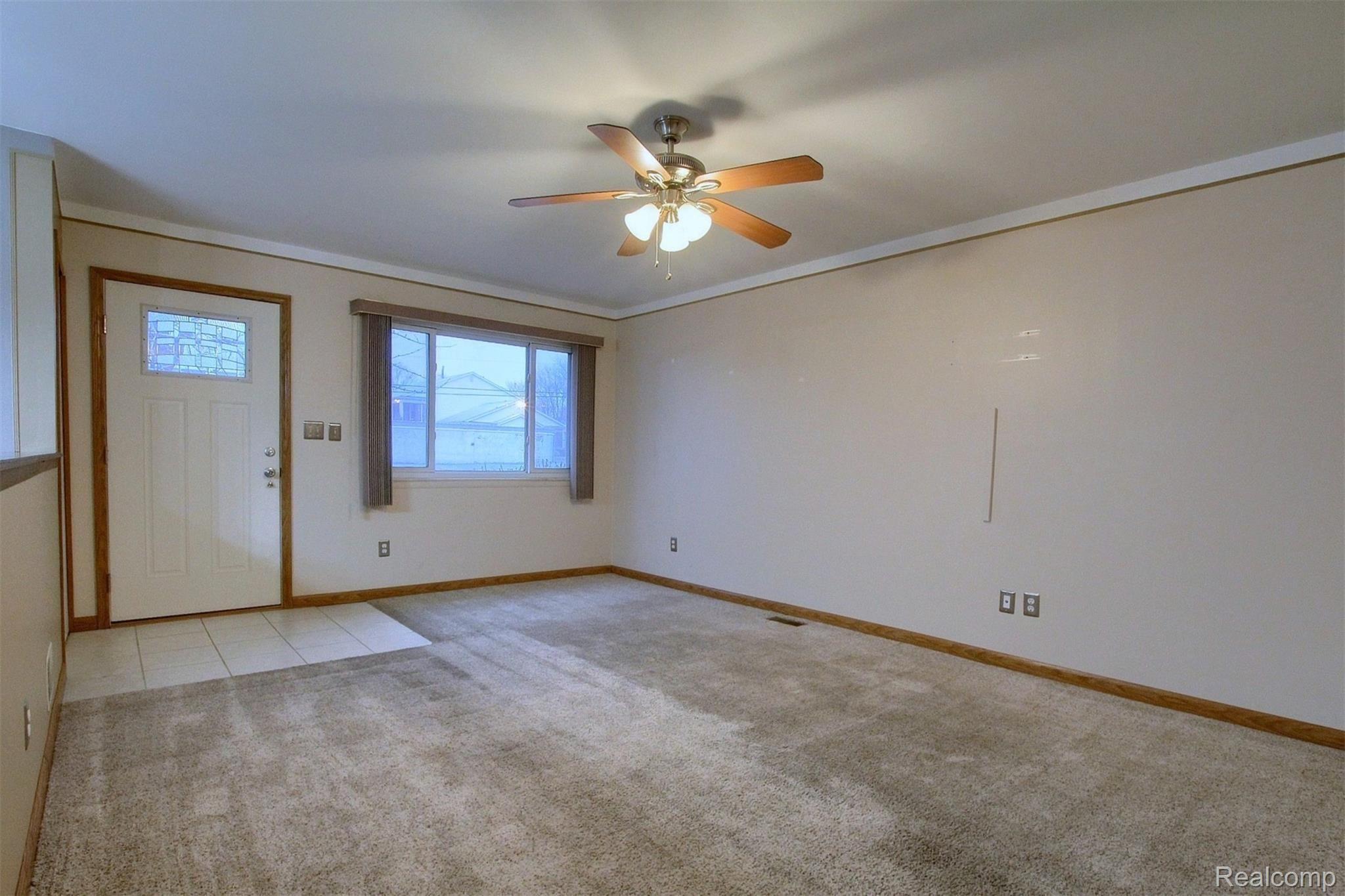 4-Living Room.jpg