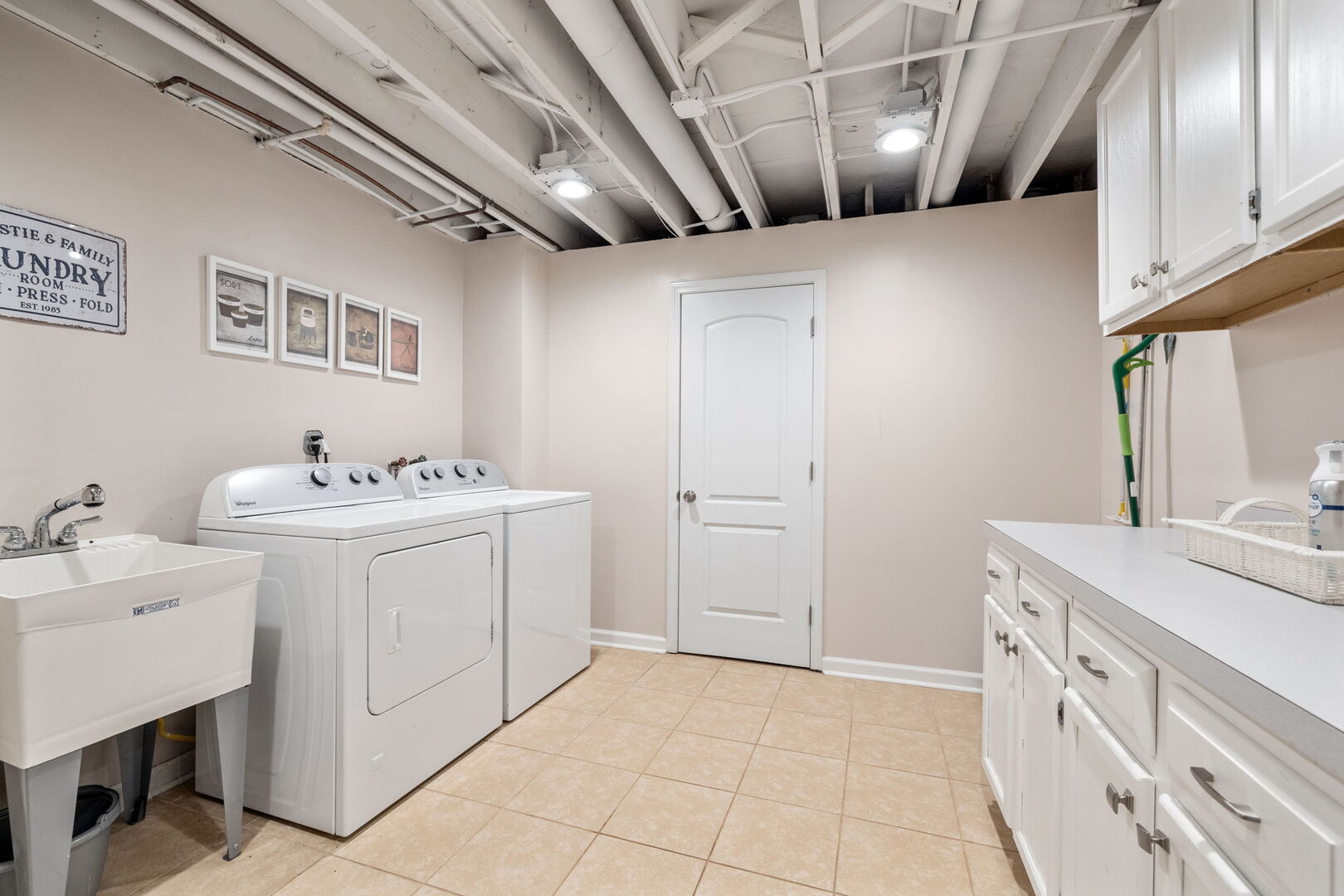 2161 Hammel Lane Aurora, IL 60504 - Photo 26 of 33 a utility room with a sink dryer and washer