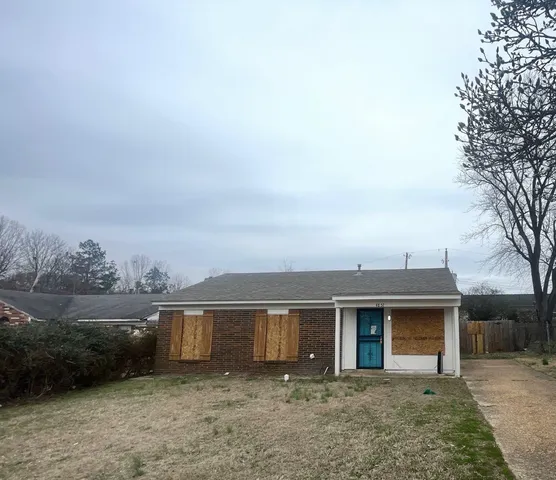 front view of house with a yard