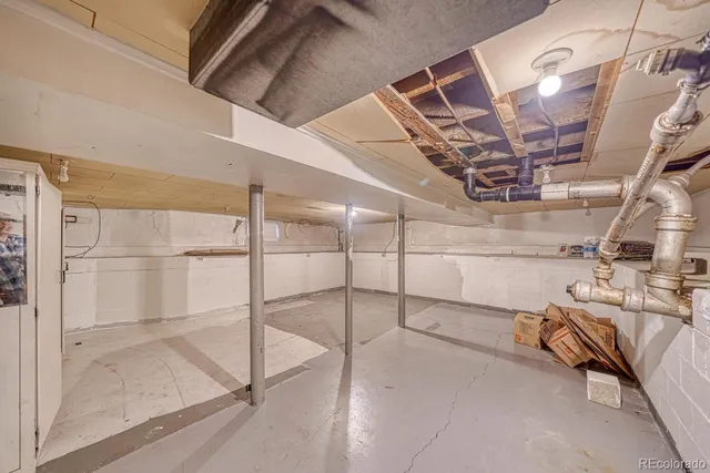 a view of a indoor garage