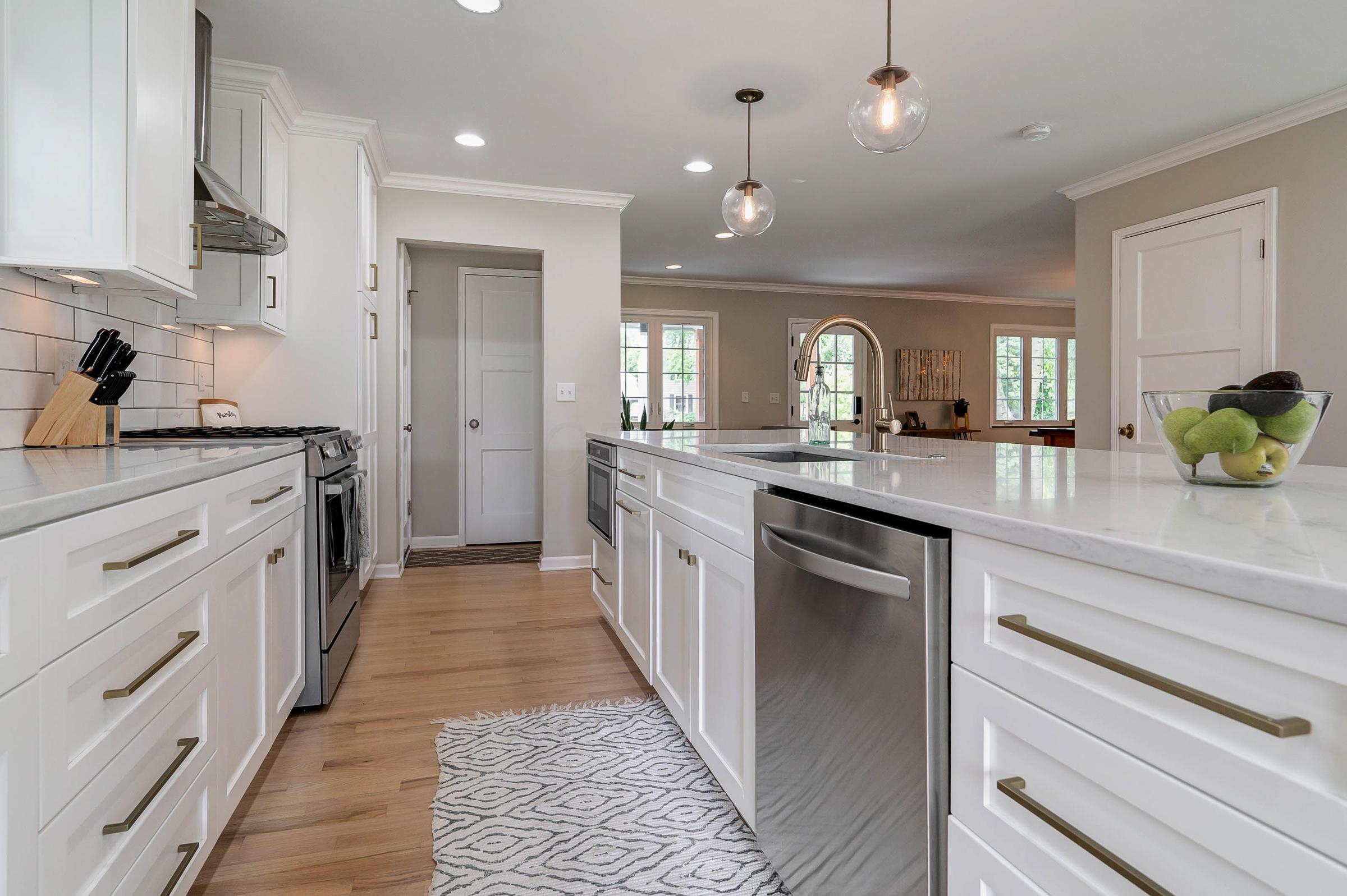 2259 Dorset Road Columbus, OH 43221 - Photo 5 of 32