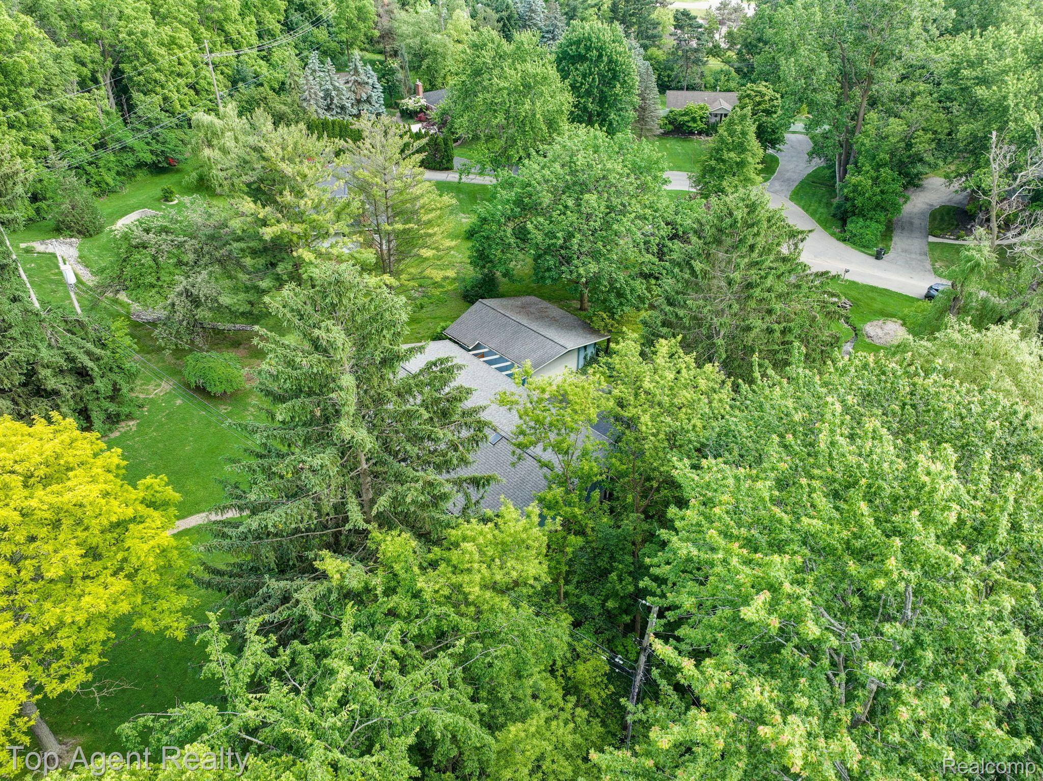 272 Gunder Court Rochester, MI 48309 - Photo 36 of 45 Gallery Image 36