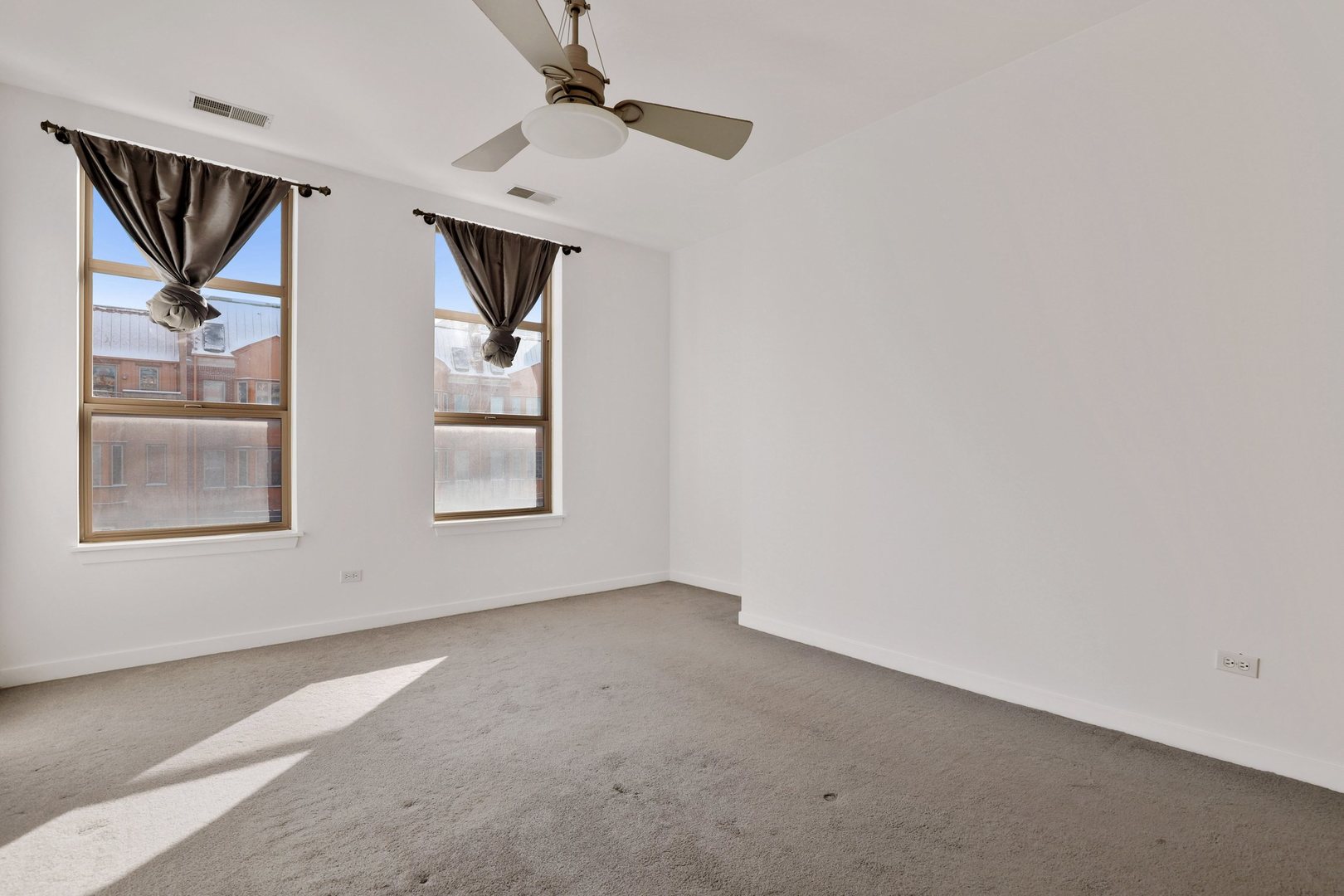 1910 South State Street, Unit 303 Chicago, IL 60616 - Photo 13 of 19 an empty room with windows and closet