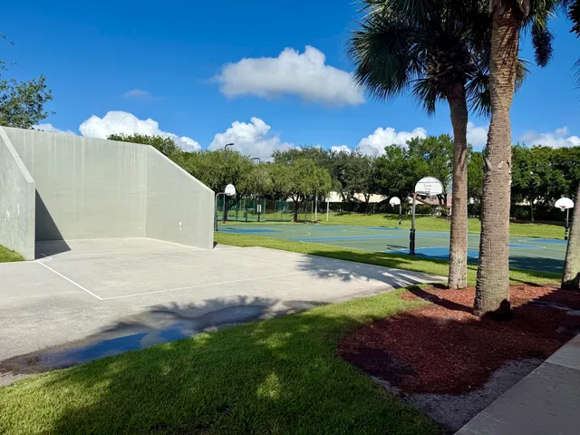 $6,000 | 6509 Stonehurst Circle, Lake Worth, FL 33467